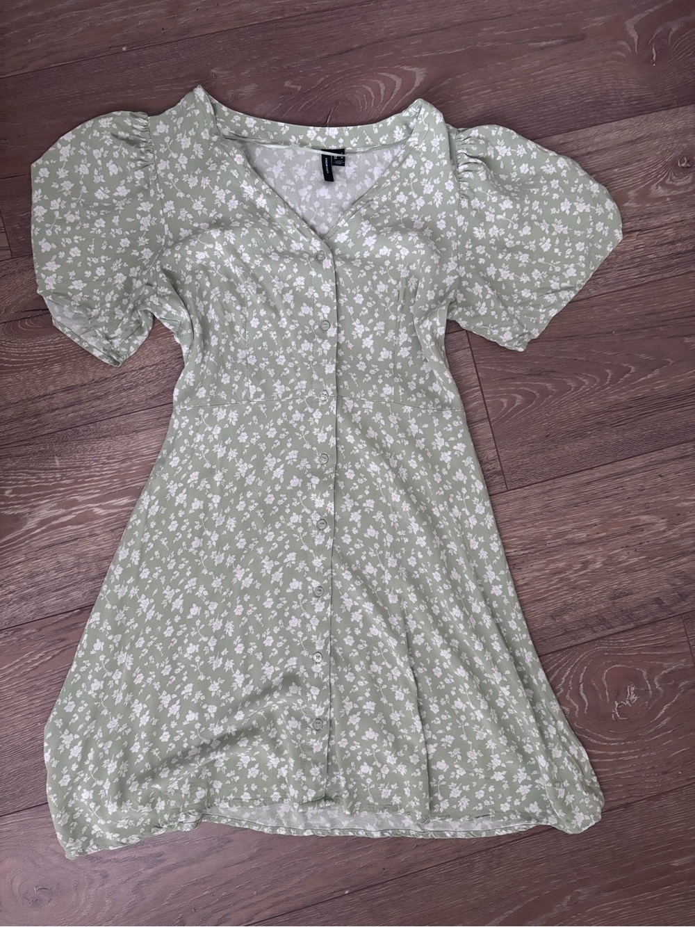 Vero Moda Sage Green Floral Button-Front Midi Dress
